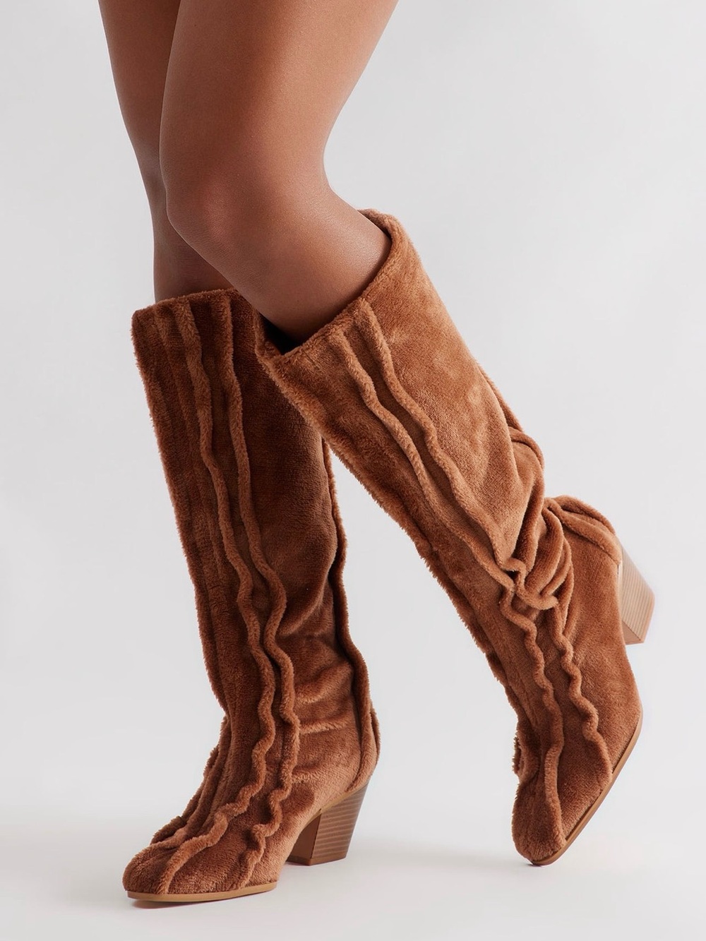 Knee-High western style fur Boots in Chestnut